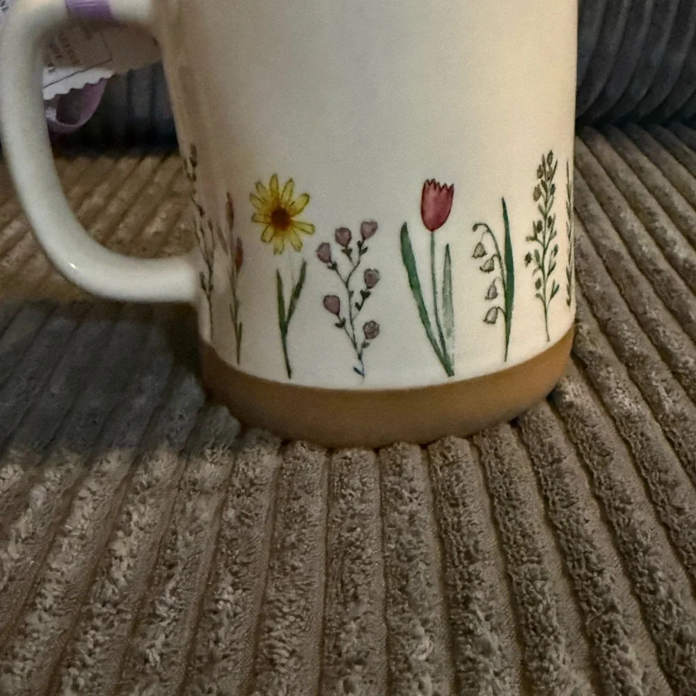 Rae Dunn White Mug with Floral Pattern- ‘Blessed with the Best Mom’ NWT - Picture 3 of 6